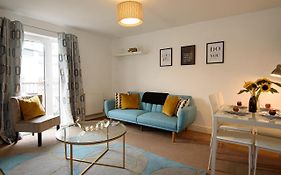 K Suites - Longhorn Avenue - Free Parking
